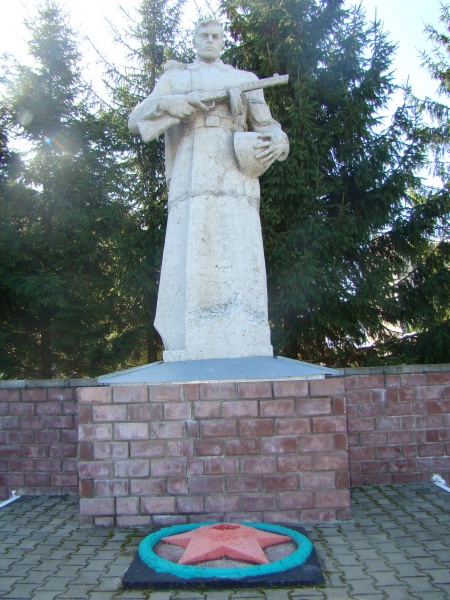 Памятник в честь 40-летия Победы в Великой Отечественной войне. Село Колотиловка,  Краснояружский район.