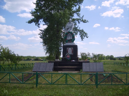 Братская могила 511 советских воинов, погибших в боях с фашистскими захватчиками. Село Шахово, Прохоровский район.