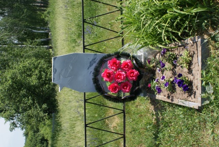 Братская могила 2 советских летчиков, погибших в боях с фашистскими захватчиками в 1943 году. Село Никитское, Борисовский район.