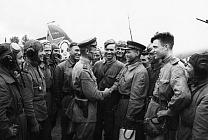 Объявление благодарности лейтенанту Гарину за отличное выполнение боевого задания. Белгородское направление, 1943 год.
