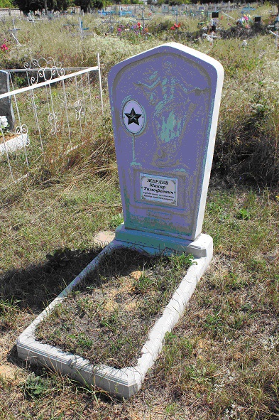 Могила неизвестного бойца-красноармейца, погибшего в годы Гражданской войны. Село Горки, Красненский район.
