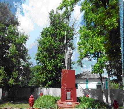 Братская могила 87 советских воинов, погибших в боях с фашистскими захватчиками. Село Валуй, Красногвардейского района. 