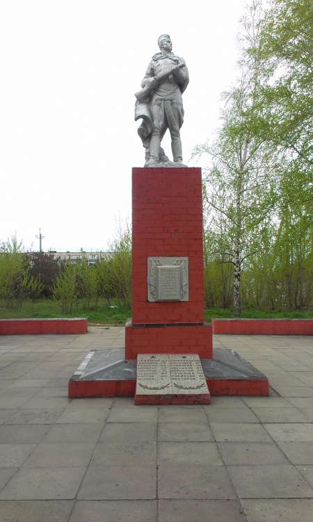 Братская могила советских воинов, погибших в боях с фашистскими захватчиками в 1943 году. Новый Оскол, ул.Ливенская.