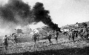 Пехота при поддержке танков выбивает фашистов из населенного пункта. Июнь 1943 года, Воронежский фронт