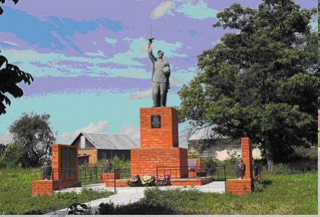 Братская могила советских воинов, погибших в боях с фашистскими захватчиками. Село Верхнее Березово, Шебекинский район.
