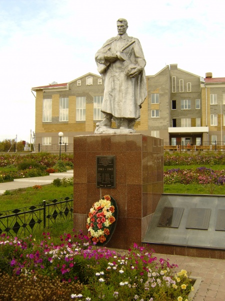 Братская могила  советских воинов, погибших в боях с фашистскими захватчиками в 1943 году.Село Новая Безгинка, Новооскольский район.