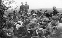 Политбеседа в одной из действующих частей Красной Армии перед боем.(ГАБО)