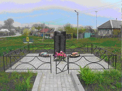 Братская могила советских воинов, погибших в боях с фашистскими захватчиками. Село Дмитриевка, Шебекинский район.
