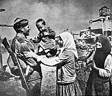 Встреча с семьей. Белгородское направление,  август 1943 года.