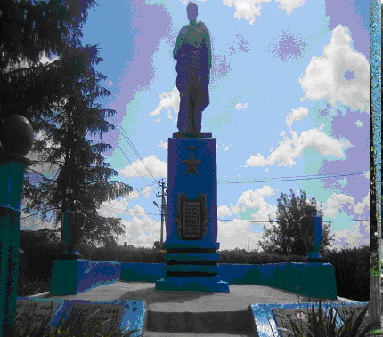 Братская могила  советских воинов, погибших в боях с фашистскими захватчиками. Село Валуйчик, Красногвардейский район.
