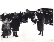 Оккупанты отбирают у жителей Старого Оскола вещи. 1942 год
